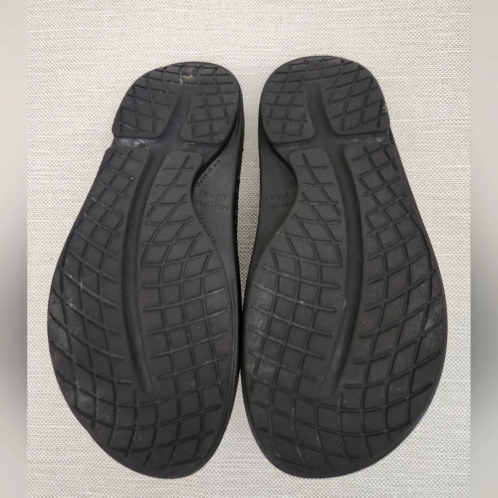 Oofos Ooahh Size 10 Black Slide Sandals Men Recovery Comfort
